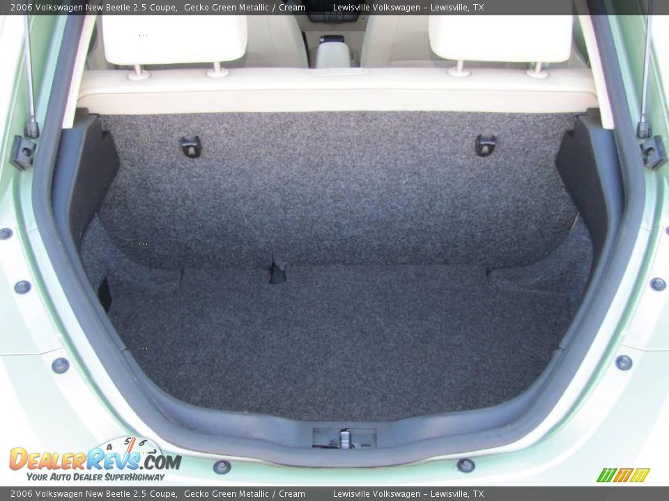 2006 Volkswagen New Beetle 2.5 Coupe Gecko Green Metallic / Cream Photo #19