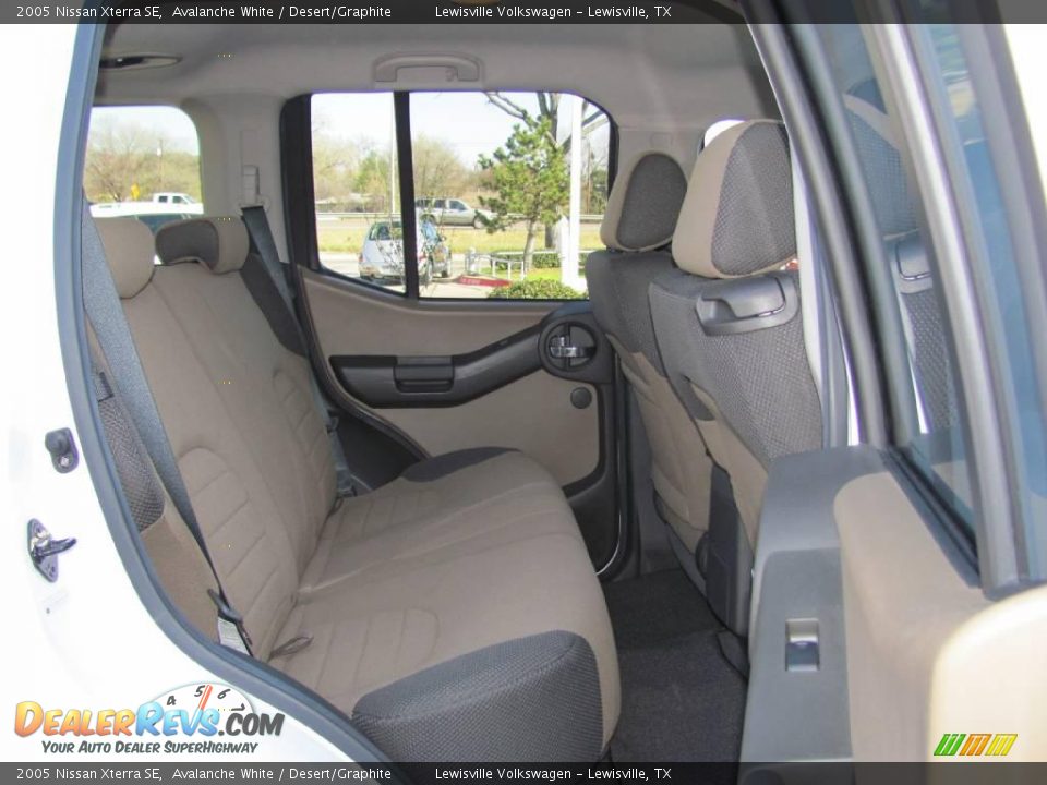 2005 Nissan Xterra SE Avalanche White / Desert/Graphite Photo #11