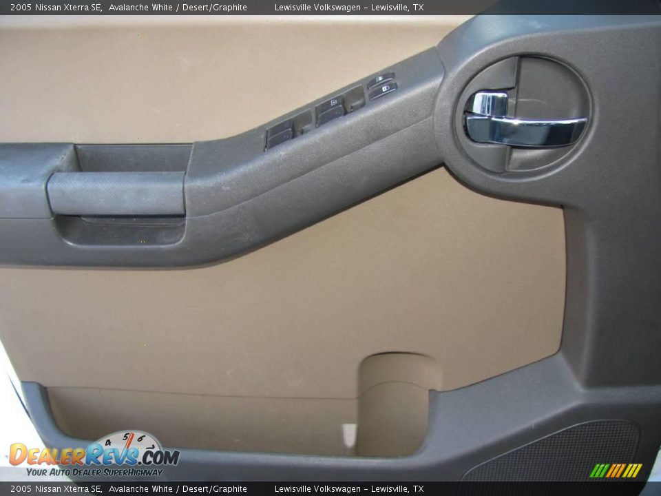 2005 Nissan Xterra SE Avalanche White / Desert/Graphite Photo #13