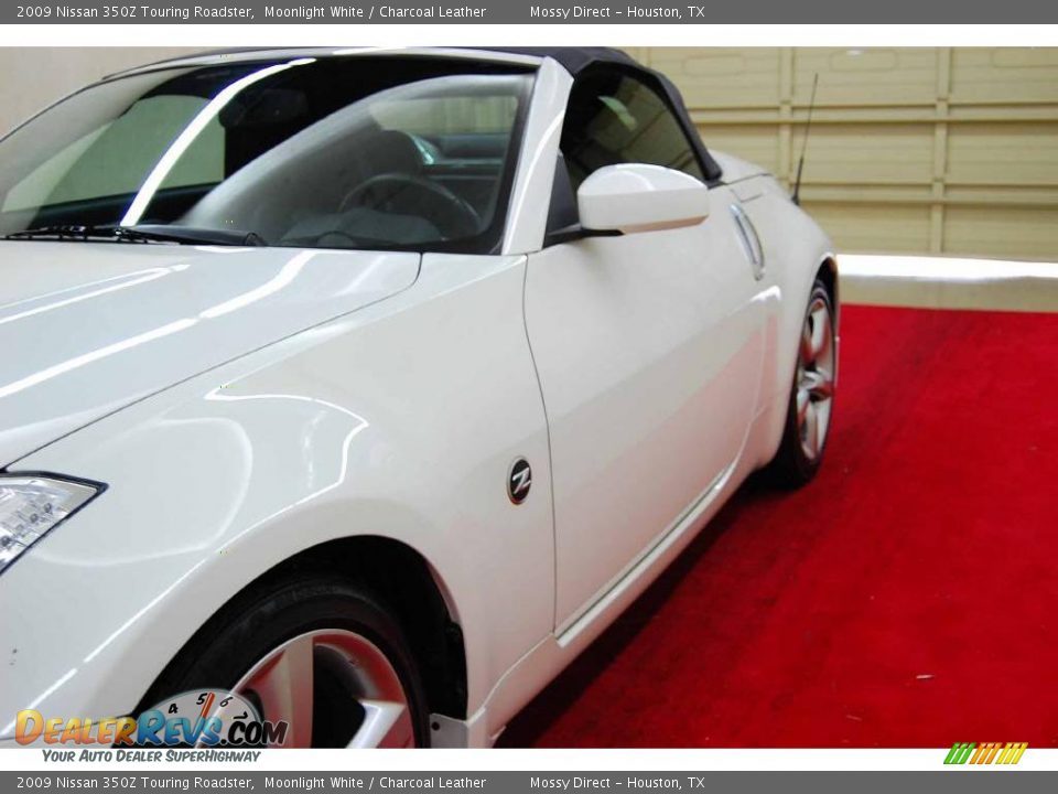 2009 Nissan 350Z Touring Roadster Moonlight White / Charcoal Leather Photo #11
