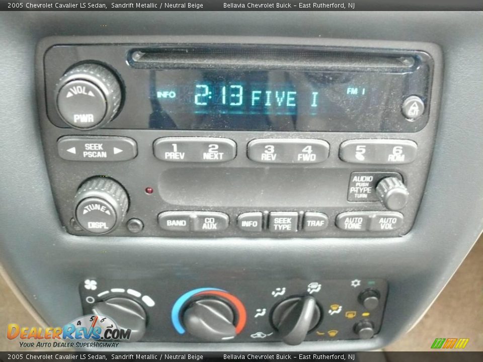 2005 Chevrolet Cavalier LS Sedan Sandrift Metallic / Neutral Beige Photo #10