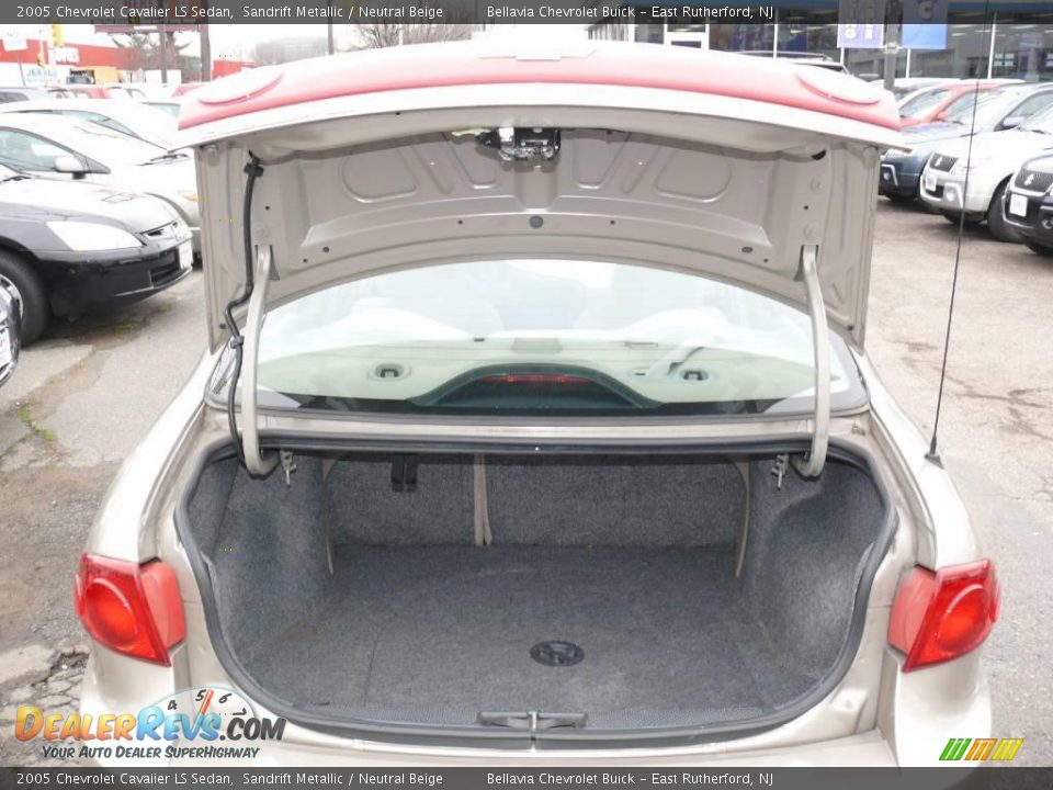 2005 Chevrolet Cavalier LS Sedan Sandrift Metallic / Neutral Beige Photo #12