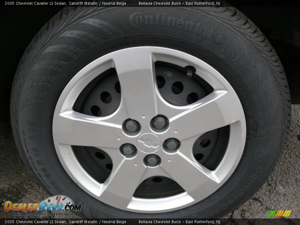 2005 Chevrolet Cavalier LS Sedan Sandrift Metallic / Neutral Beige Photo #13
