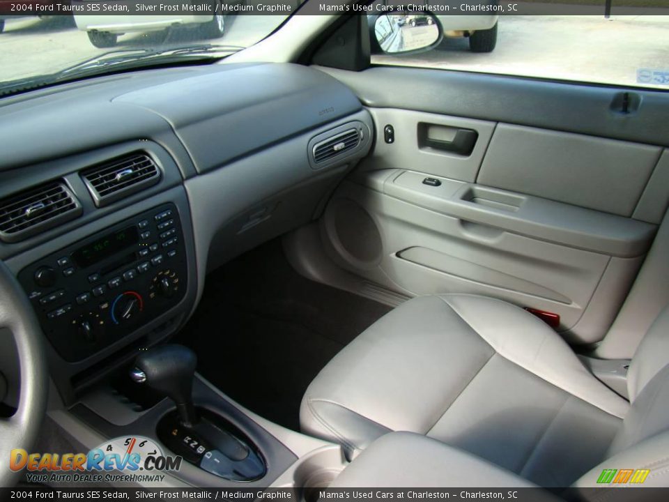 2004 Ford Taurus SES Sedan Silver Frost Metallic / Medium Graphite Photo #15