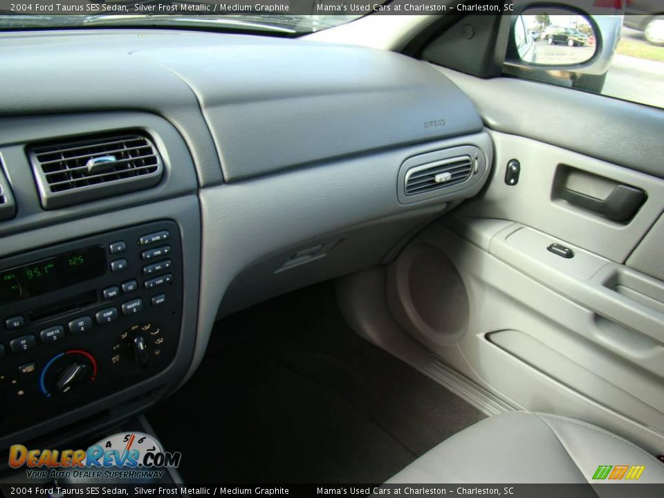 2004 Ford Taurus SES Sedan Silver Frost Metallic / Medium Graphite Photo #16