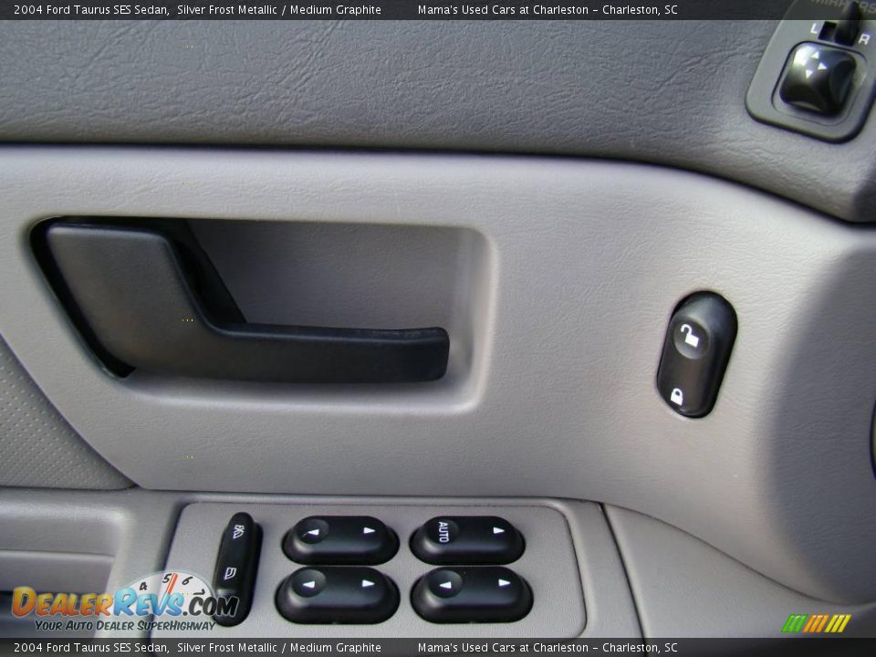 2004 Ford Taurus SES Sedan Silver Frost Metallic / Medium Graphite Photo #20