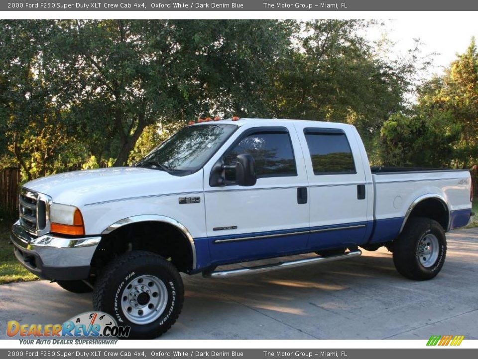 2000 Ford F250 Super Duty XLT Crew Cab 4x4 Oxford White / Dark Denim Blue Photo #2