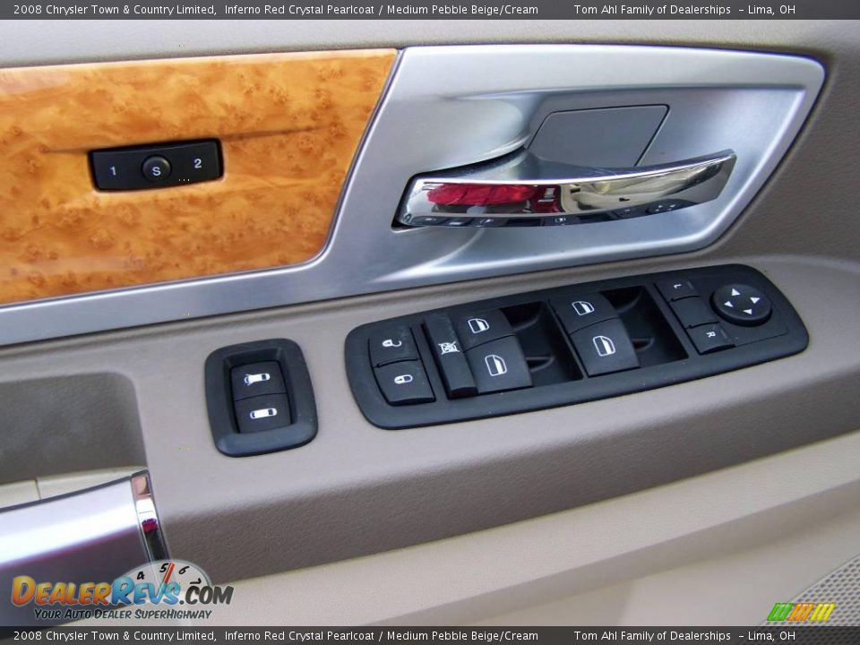 2008 Chrysler Town & Country Limited Inferno Red Crystal Pearlcoat / Medium Pebble Beige/Cream Photo #10