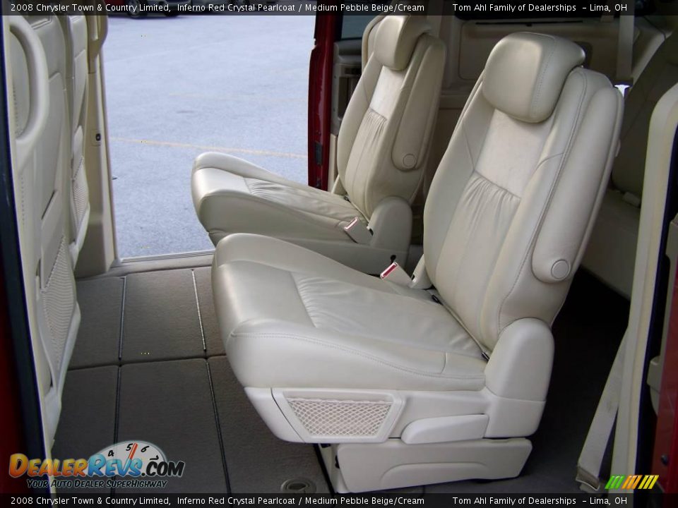 2008 Chrysler Town & Country Limited Inferno Red Crystal Pearlcoat / Medium Pebble Beige/Cream Photo #11