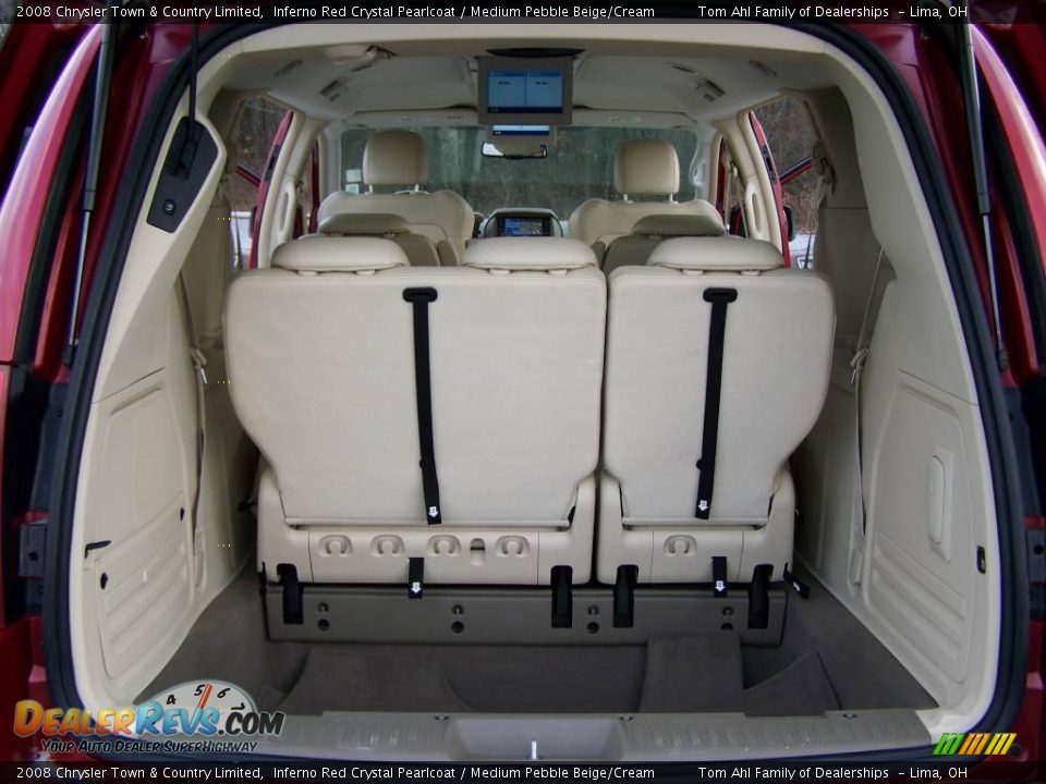 2008 Chrysler Town & Country Limited Inferno Red Crystal Pearlcoat / Medium Pebble Beige/Cream Photo #12