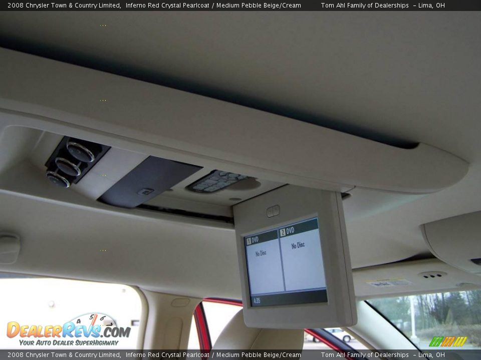2008 Chrysler Town & Country Limited Inferno Red Crystal Pearlcoat / Medium Pebble Beige/Cream Photo #17