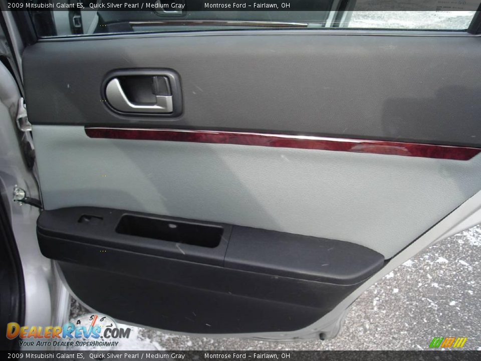 2009 Mitsubishi Galant ES Quick Silver Pearl / Medium Gray Photo #17