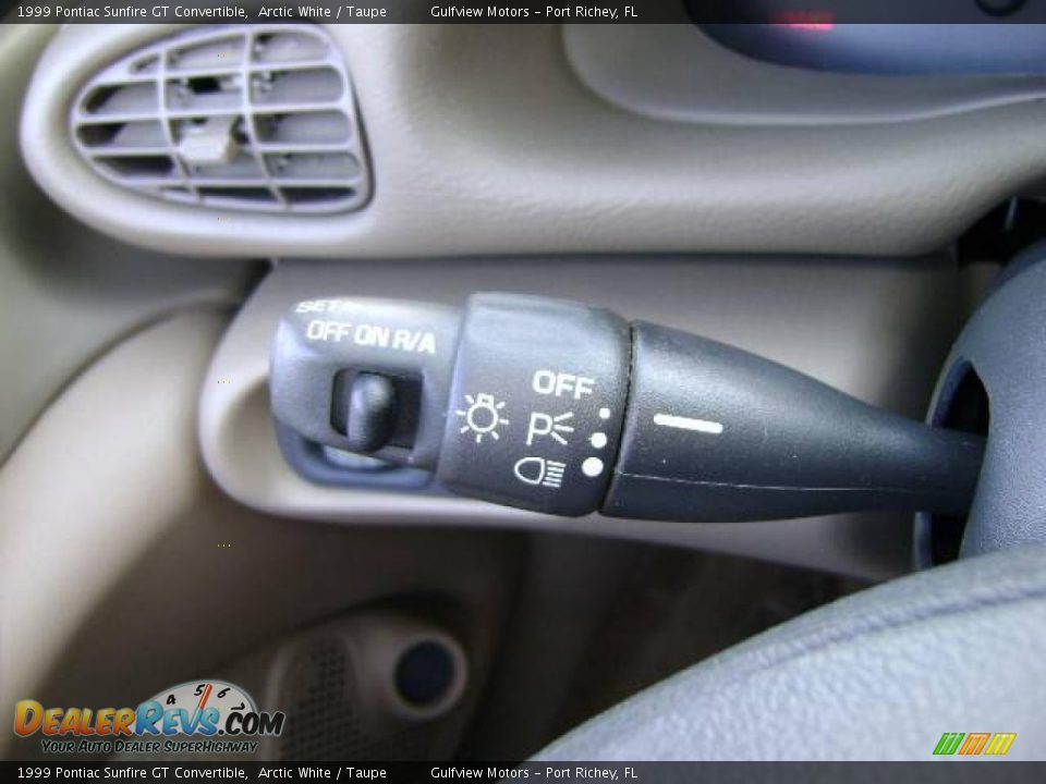 1999 Pontiac Sunfire GT Convertible Arctic White / Taupe Photo #30