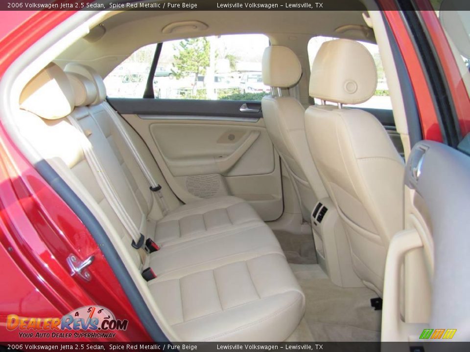 2006 Volkswagen Jetta 2.5 Sedan Spice Red Metallic / Pure Beige Photo #11