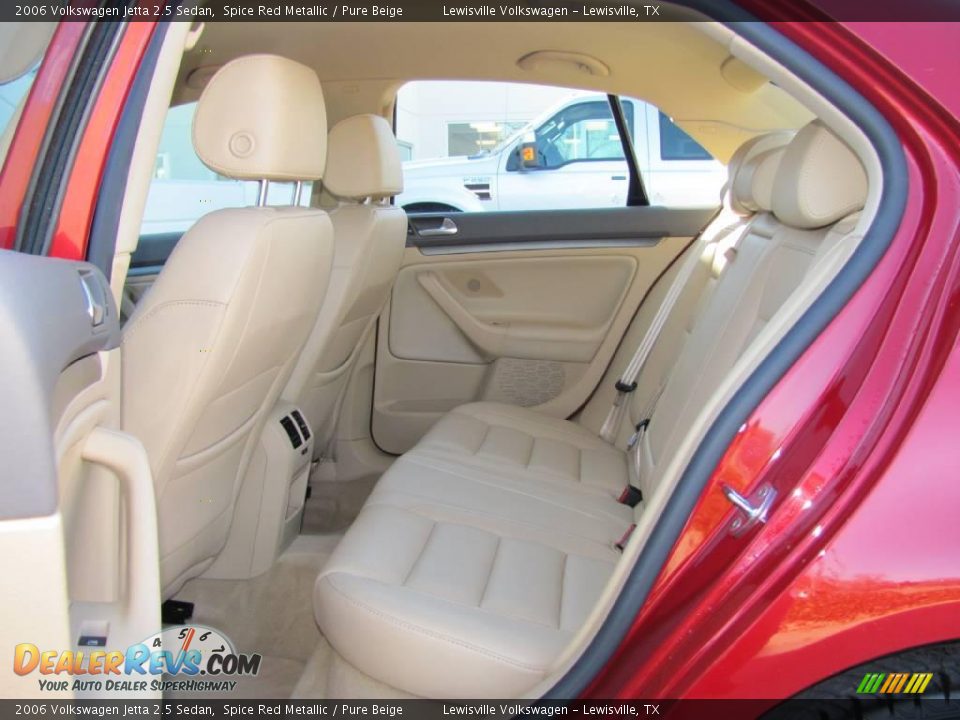 2006 Volkswagen Jetta 2.5 Sedan Spice Red Metallic / Pure Beige Photo #12