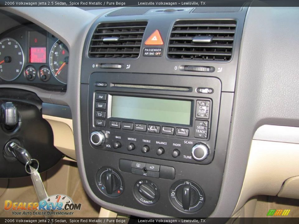 2006 Volkswagen Jetta 2.5 Sedan Spice Red Metallic / Pure Beige Photo #16