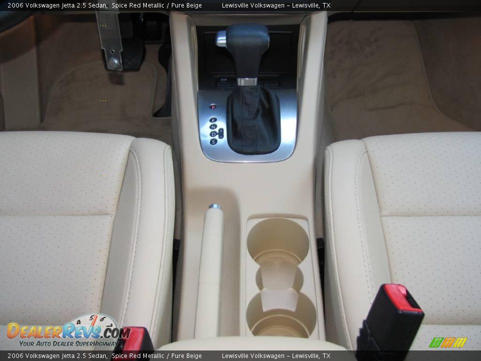 2006 Volkswagen Jetta 2.5 Sedan Spice Red Metallic / Pure Beige Photo #17