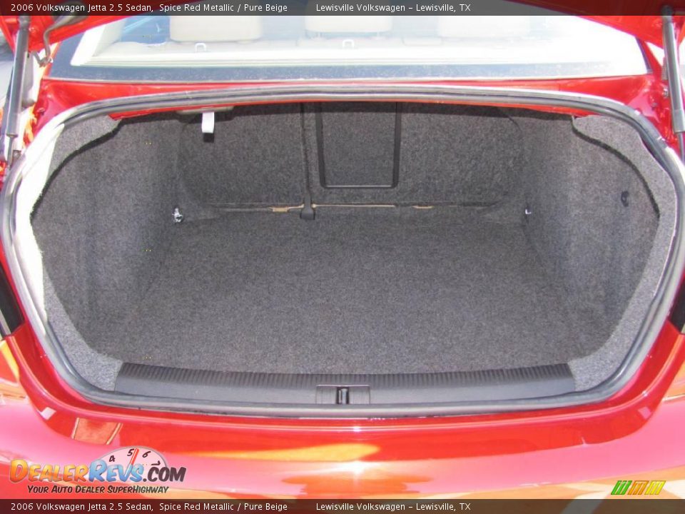 2006 Volkswagen Jetta 2.5 Sedan Spice Red Metallic / Pure Beige Photo #19