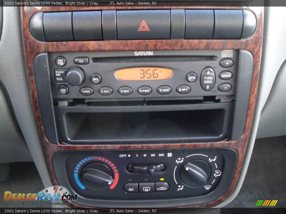2001 Saturn L Series L200 Sedan Bright Silver / Gray Photo #15