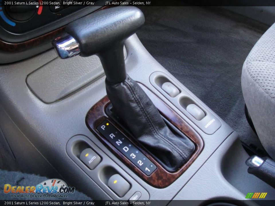 2001 Saturn L Series L200 Sedan Bright Silver / Gray Photo #16