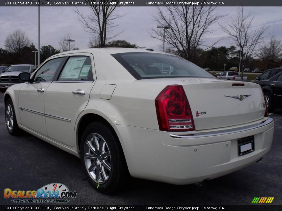 2010 Chrysler 300 C HEMI Cool Vanilla White / Dark Khaki/Light Graystone Photo #2