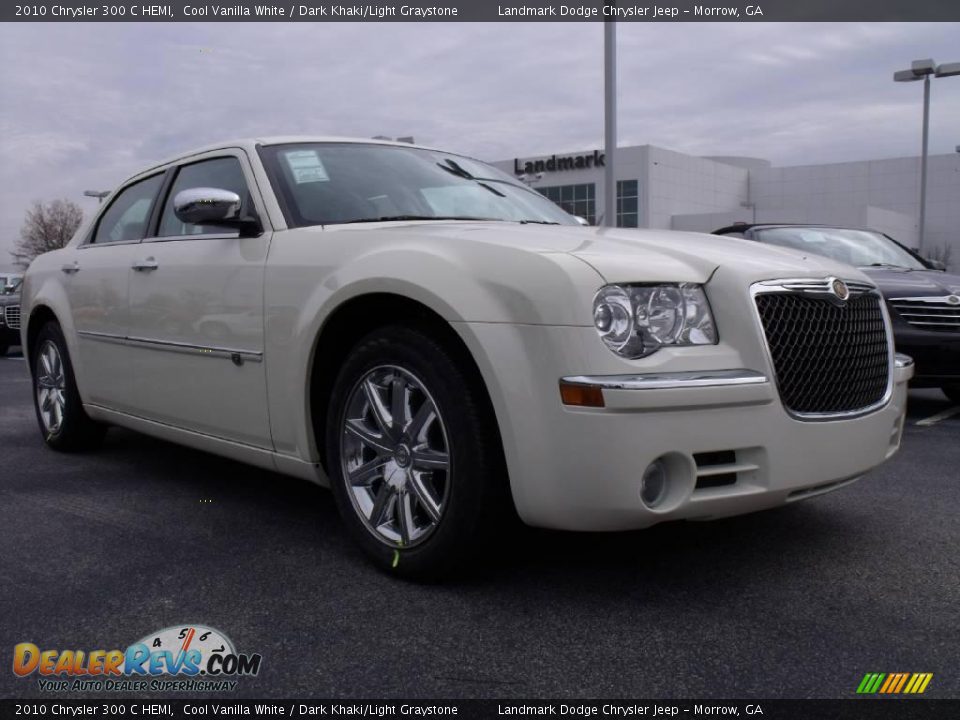 2010 Chrysler 300 C HEMI Cool Vanilla White / Dark Khaki/Light Graystone Photo #4