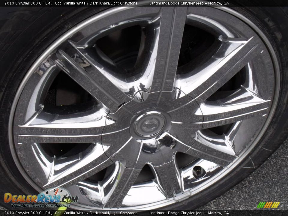 2010 Chrysler 300 C HEMI Cool Vanilla White / Dark Khaki/Light Graystone Photo #5