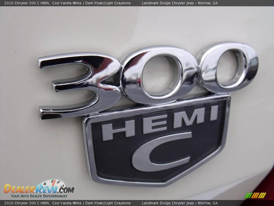 2010 Chrysler 300 C HEMI Cool Vanilla White / Dark Khaki/Light Graystone Photo #8