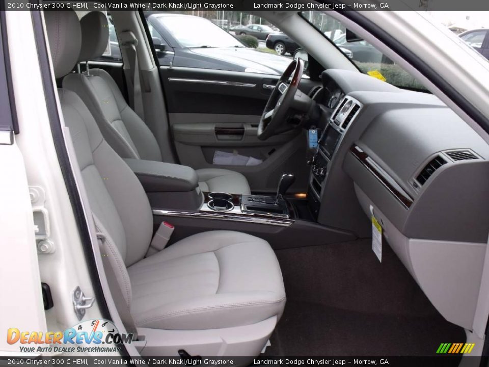 2010 Chrysler 300 C HEMI Cool Vanilla White / Dark Khaki/Light Graystone Photo #10