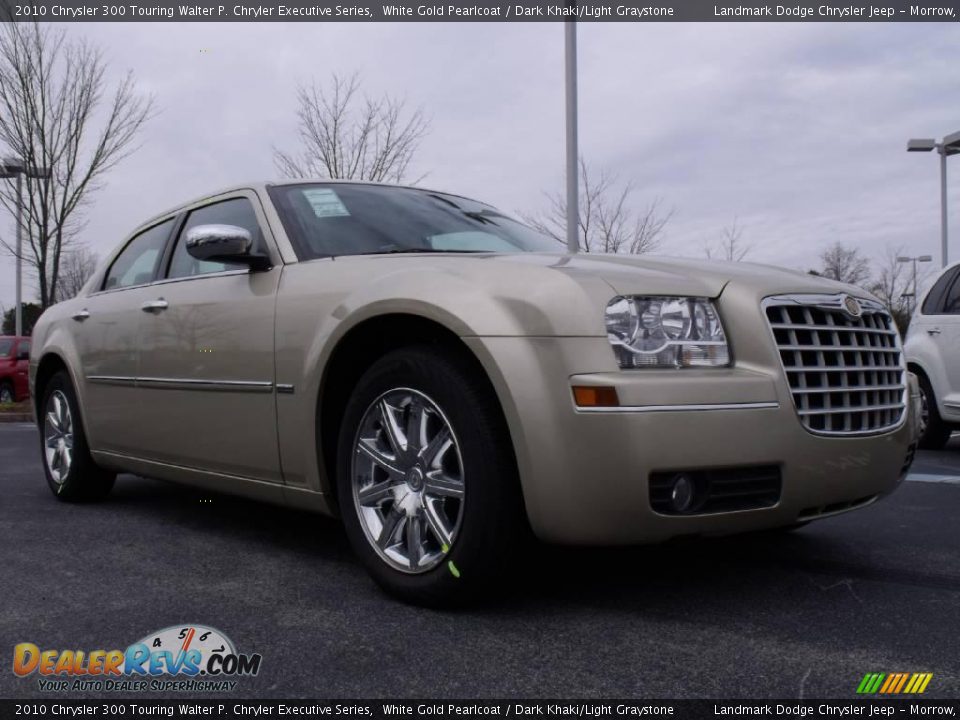2010 Chrysler 300 Touring Walter P. Chryler Executive Series White Gold Pearlcoat / Dark Khaki/Light Graystone Photo #4