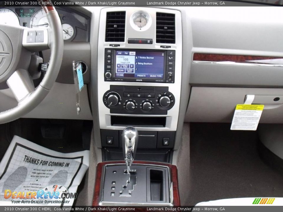 2010 Chrysler 300 C HEMI Cool Vanilla White / Dark Khaki/Light Graystone Photo #11