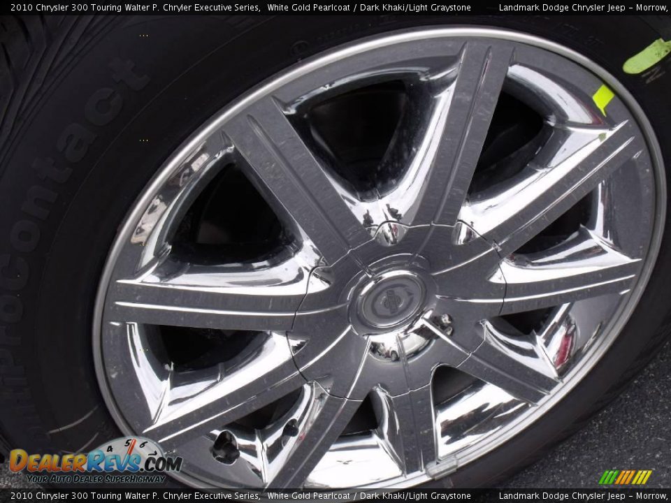 2010 Chrysler 300 Touring Walter P. Chryler Executive Series White Gold Pearlcoat / Dark Khaki/Light Graystone Photo #5