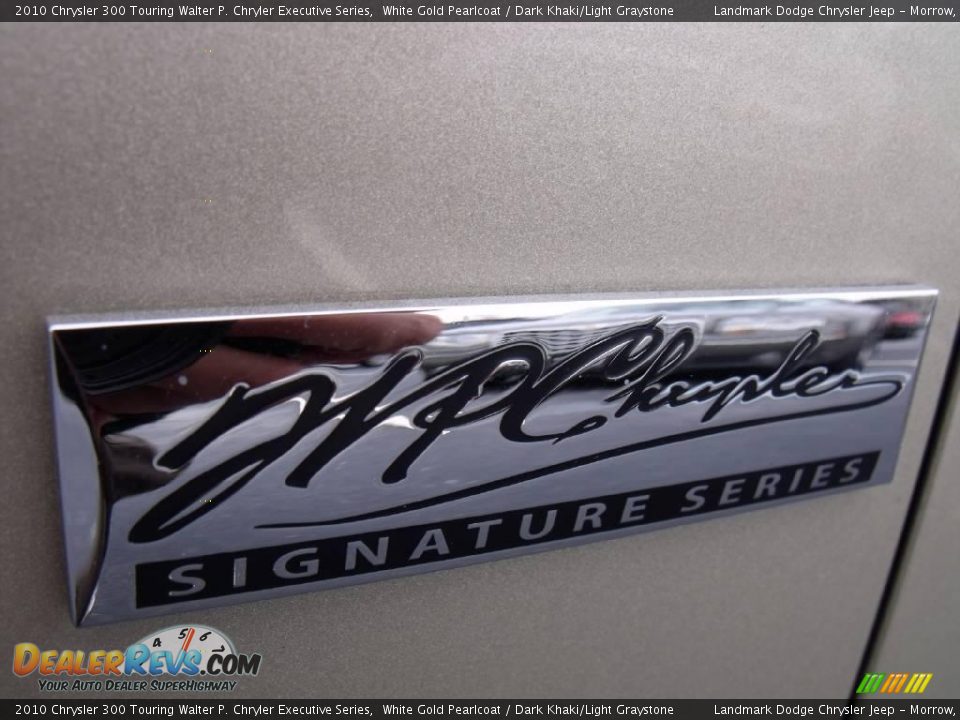 2010 Chrysler 300 Touring Walter P. Chryler Executive Series White Gold Pearlcoat / Dark Khaki/Light Graystone Photo #6