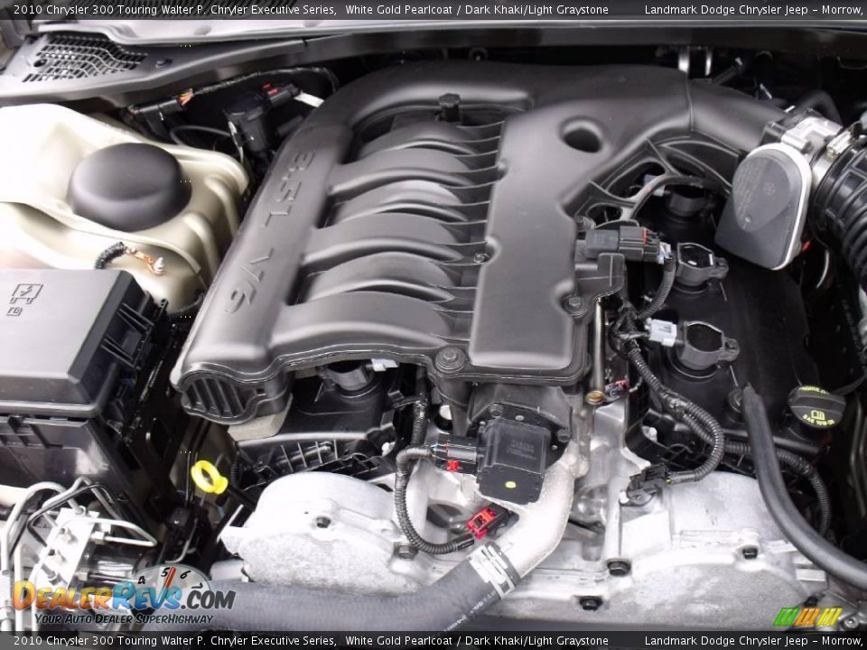2010 Chrysler 300 Touring Walter P. Chryler Executive Series White Gold Pearlcoat / Dark Khaki/Light Graystone Photo #13