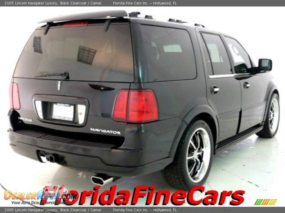 2005 Lincoln Navigator Luxury Black Clearcoat / Camel Photo #2