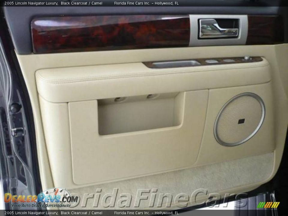 2005 Lincoln Navigator Luxury Black Clearcoat / Camel Photo #12