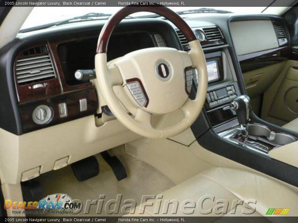 2005 Lincoln Navigator Luxury Black Clearcoat / Camel Photo #13