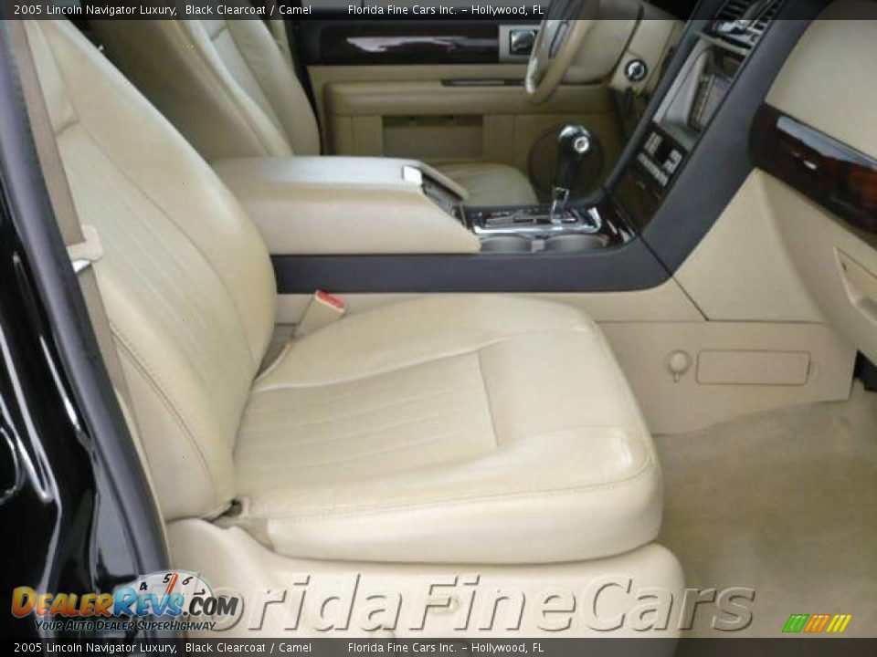2005 Lincoln Navigator Luxury Black Clearcoat / Camel Photo #14
