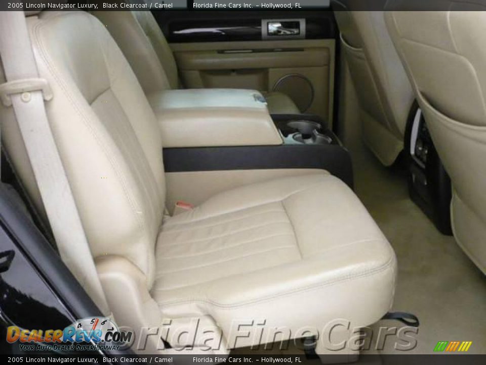 2005 Lincoln Navigator Luxury Black Clearcoat / Camel Photo #15