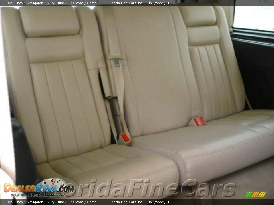 2005 Lincoln Navigator Luxury Black Clearcoat / Camel Photo #16