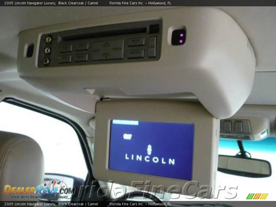 2005 Lincoln Navigator Luxury Black Clearcoat / Camel Photo #18