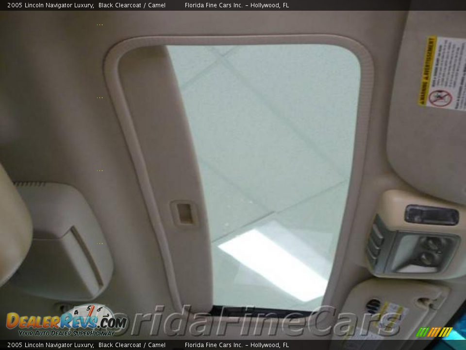 2005 Lincoln Navigator Luxury Black Clearcoat / Camel Photo #19