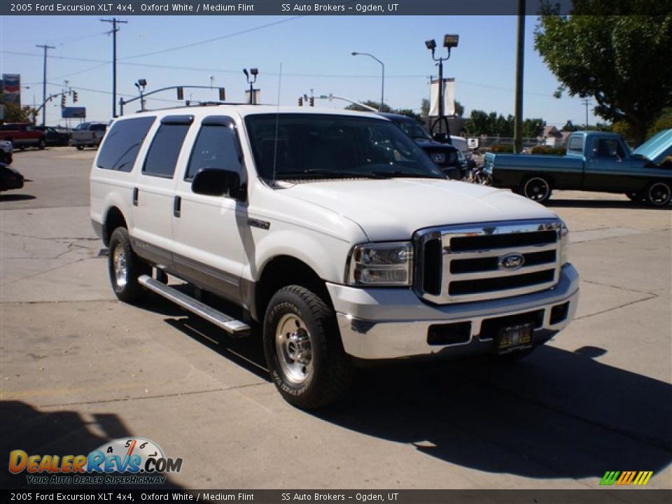 2005 Ford Excursion XLT 4x4 Oxford White / Medium Flint Photo #4