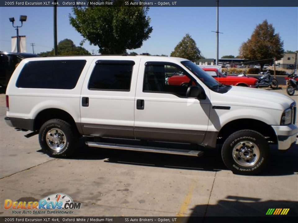 2005 Ford Excursion XLT 4x4 Oxford White / Medium Flint Photo #5