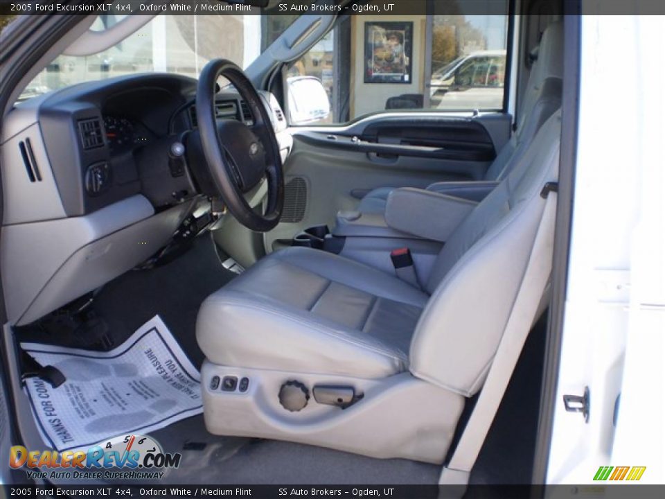 2005 Ford Excursion XLT 4x4 Oxford White / Medium Flint Photo #9