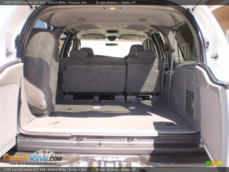 2005 Ford Excursion XLT 4x4 Oxford White / Medium Flint Photo #11