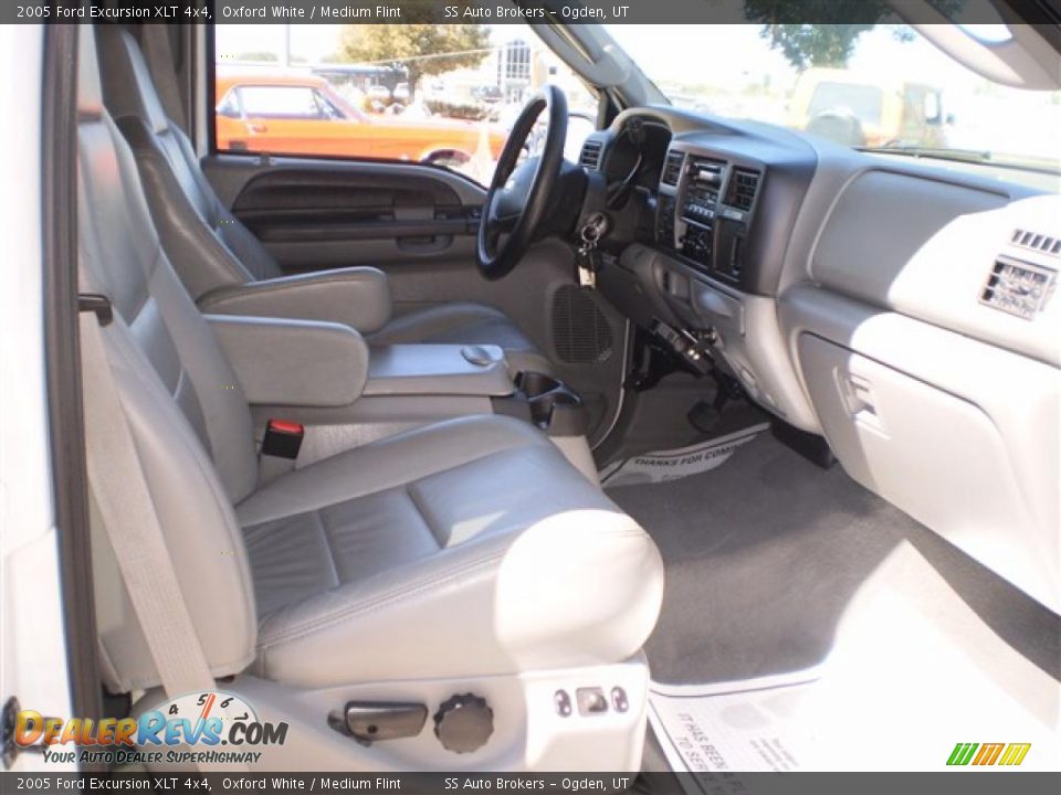 2005 Ford Excursion XLT 4x4 Oxford White / Medium Flint Photo #12