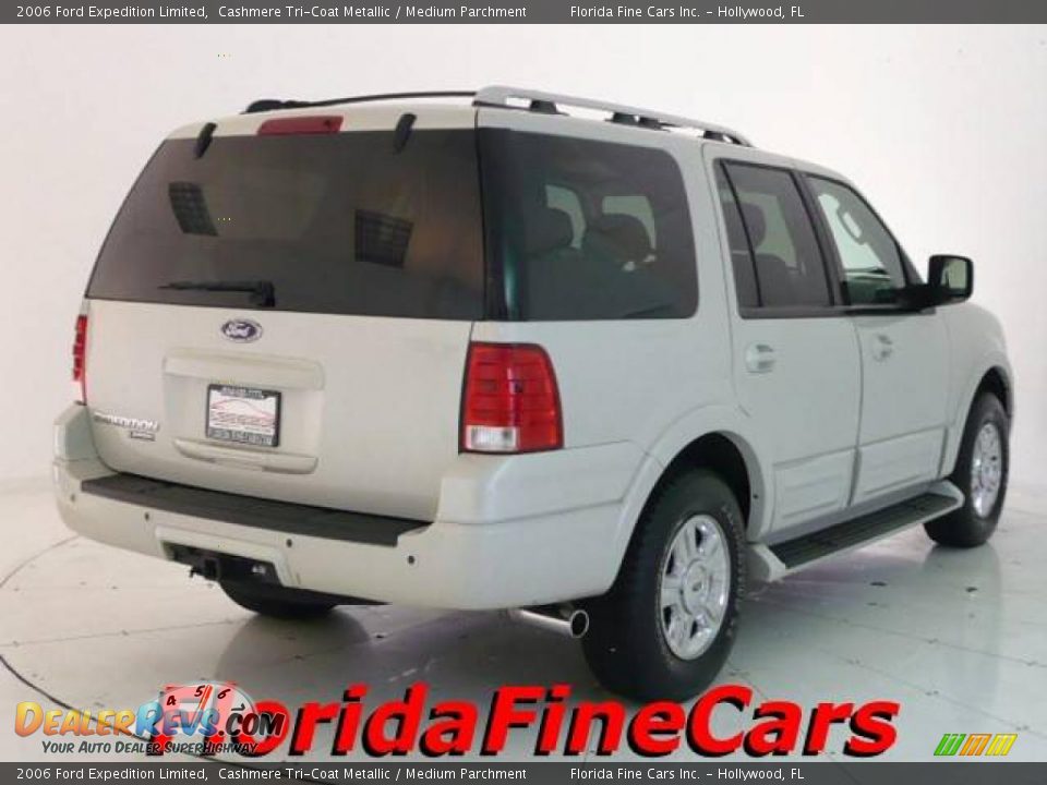 2006 Ford Expedition Limited Cashmere Tri-Coat Metallic / Medium Parchment Photo #2