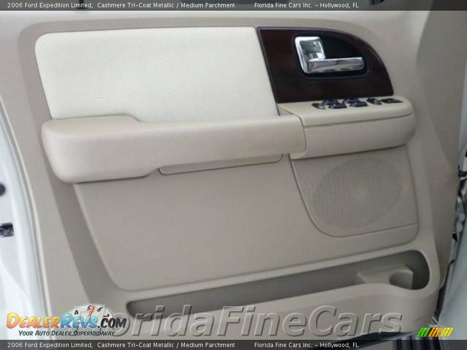 2006 Ford Expedition Limited Cashmere Tri-Coat Metallic / Medium Parchment Photo #12