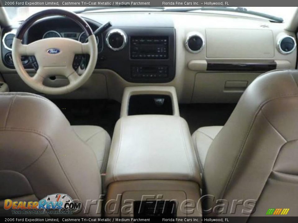 2006 Ford Expedition Limited Cashmere Tri-Coat Metallic / Medium Parchment Photo #17